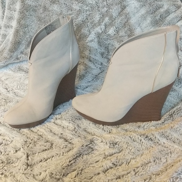 Jennifer Lopez 8 platform wedge booties - Picture 2 of 8